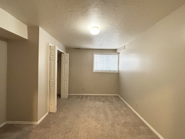 Building Photo - 1201 E 5600 S