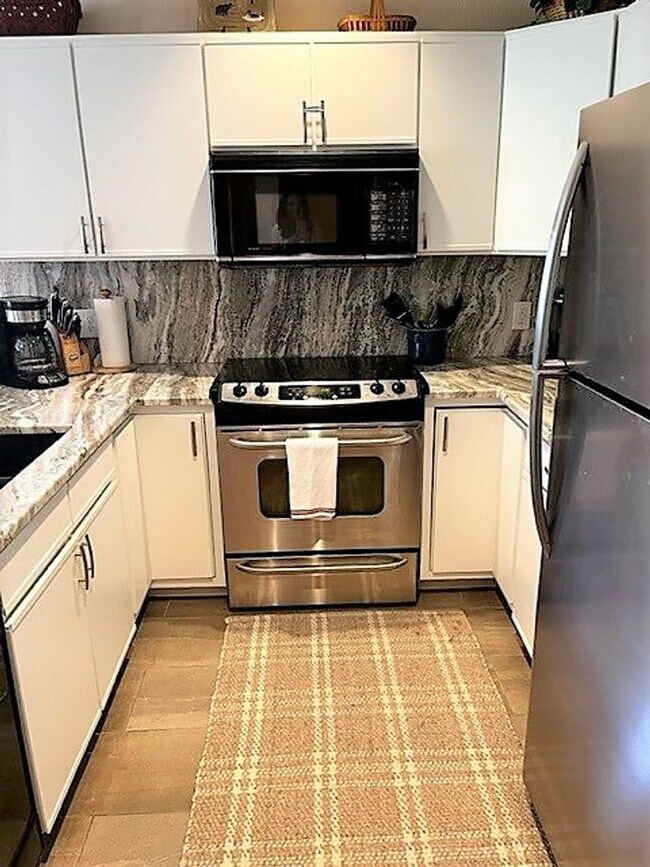 Building Photo - Winter Seasonal Rental- Cinnamon Ridge III...