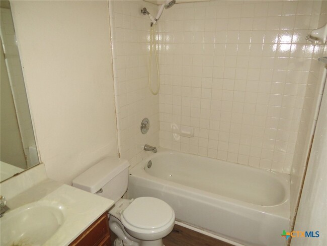 Building Photo - 1602 Benttree Dr