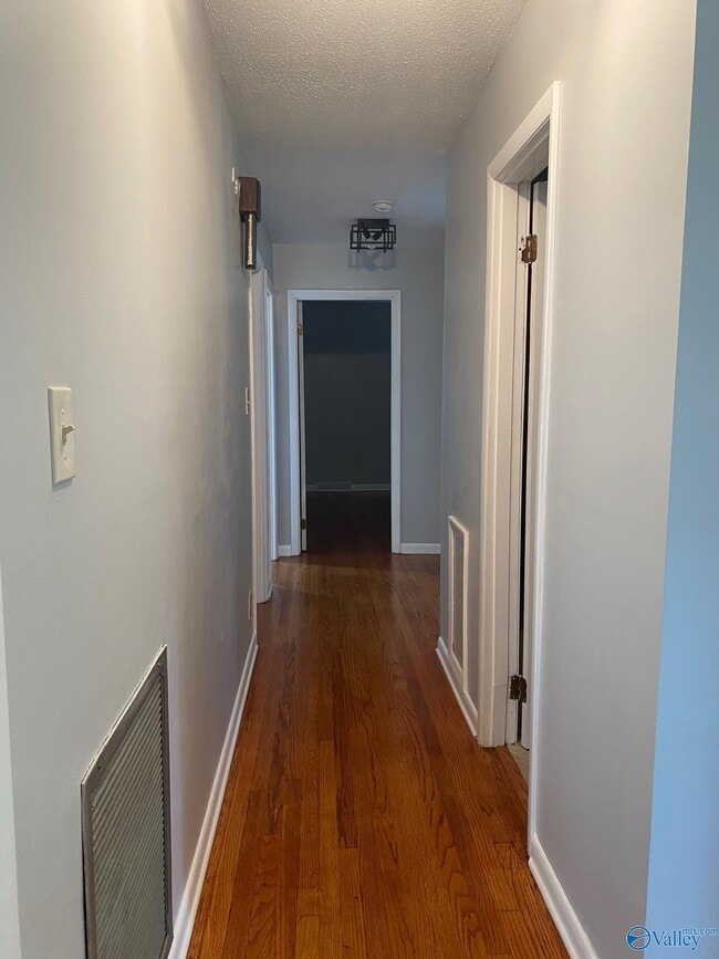 Building Photo - 1010 Council St