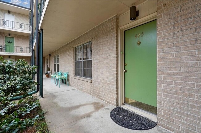 Building Photo - 2716 Whitney Pl