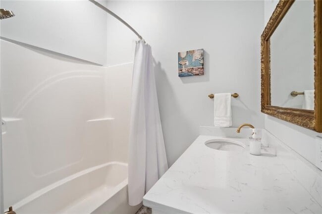 Building Photo - 934 Conti St