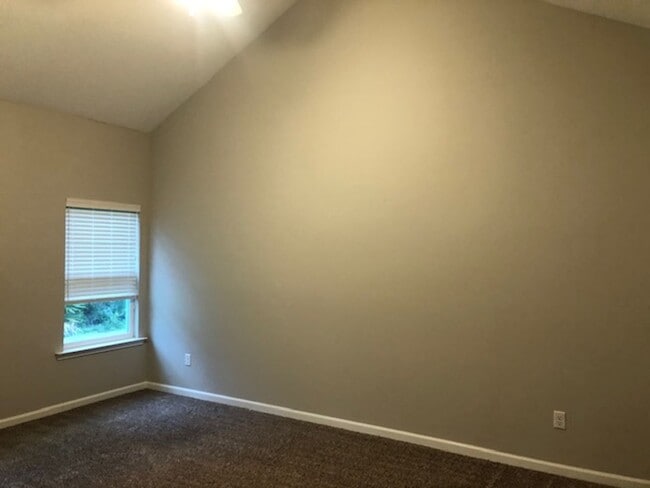 Building Photo - 3 Bedroom/2 Bath 5 minutes from base!!!