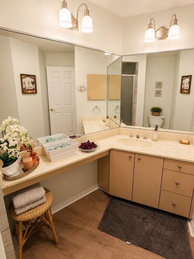 Building Photo - FOR RENT – STUNNING 2 BEDROOM / 2 BATH CONDO IN BRADENTON