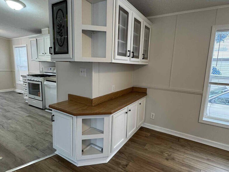 Building Photo - 2020 Marmoor Dr