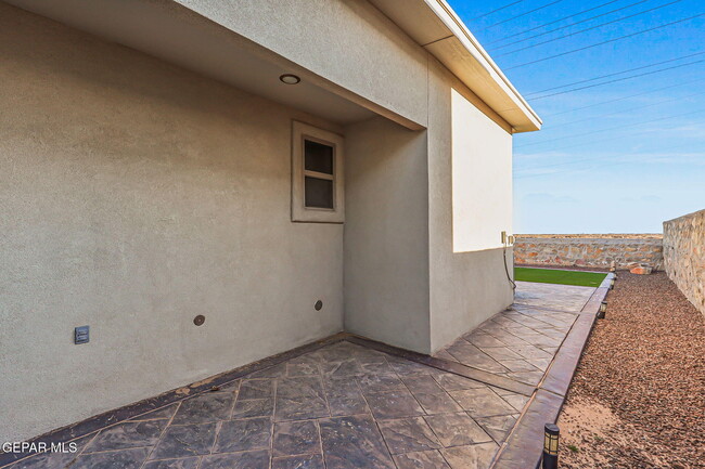 Building Photo - 14804 John McNeely Ave