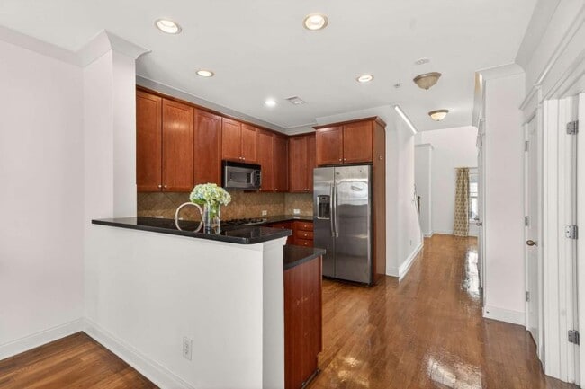 Building Photo - 655 Mead St SE