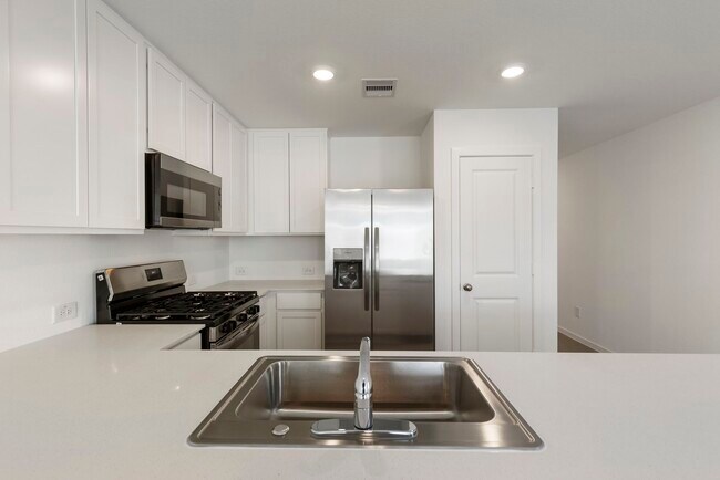 Building Photo - 490 Southern Magnolia Wy