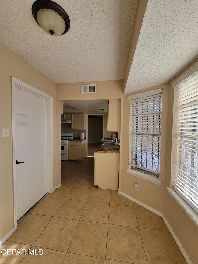 Building Photo - 305 Garden Grove Ln