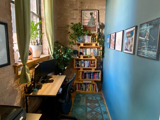 Building Photo - 1250 W Van Buren St