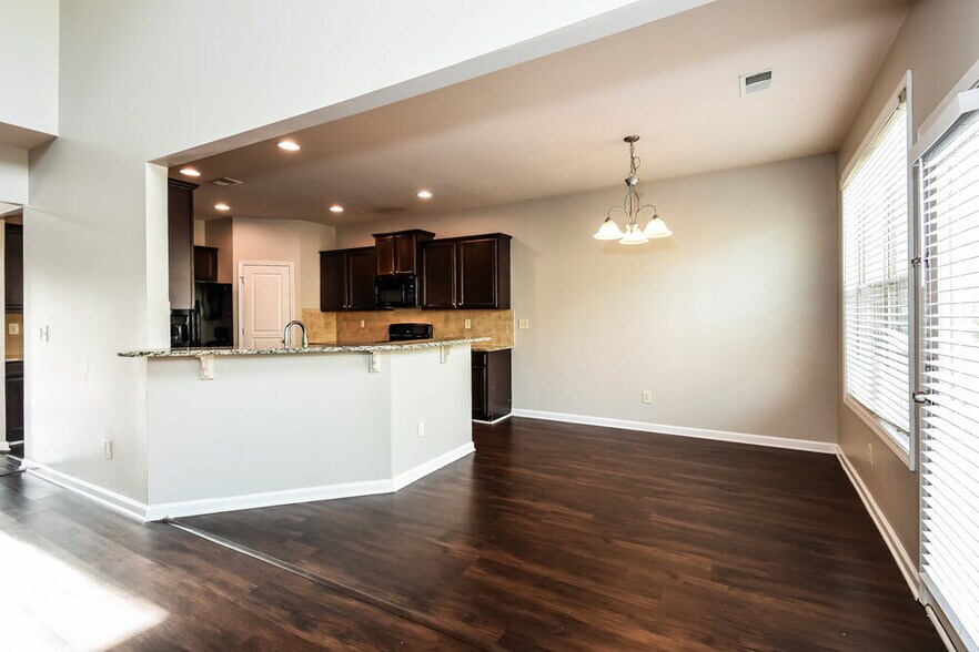 Building Photo - 192 Moorland Way NE