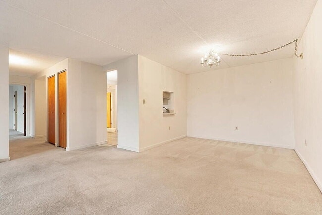 Building Photo - 100 High St