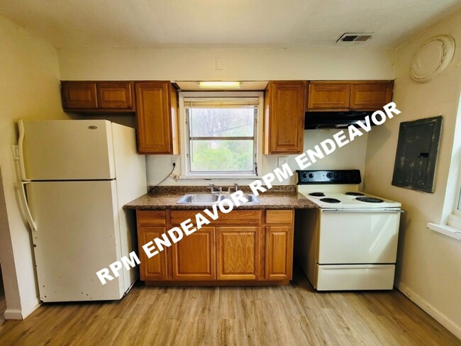 Building Photo - Move in Ready 2bed-1 bath Pet Friendly