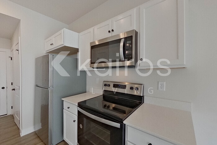 Building Photo - 6925 Holly Ct