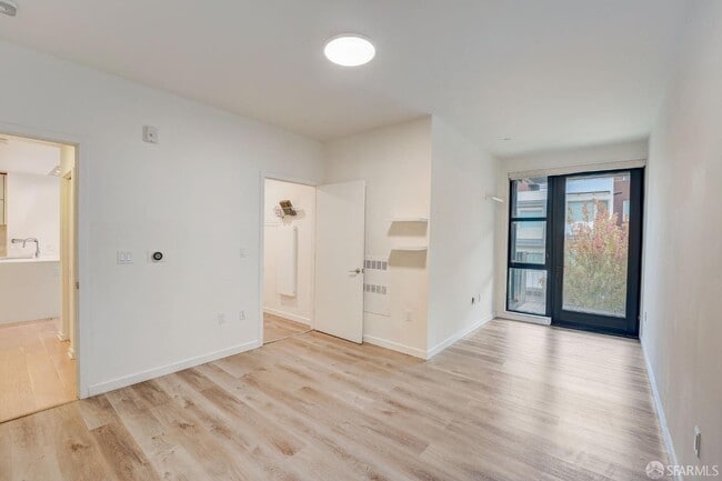 Building Photo - 451 Donahue St