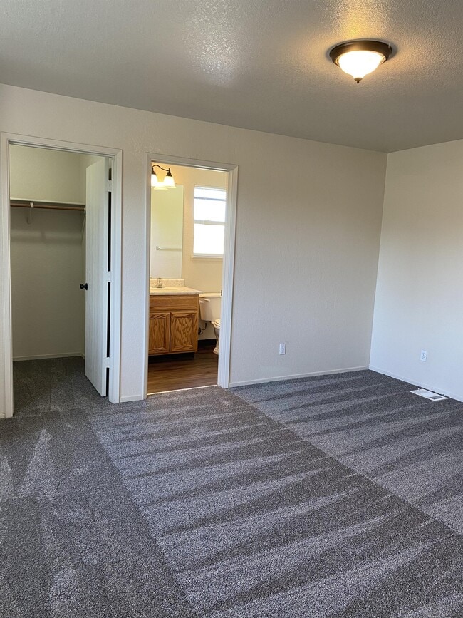 Building Photo - 2917 Snyder Ave