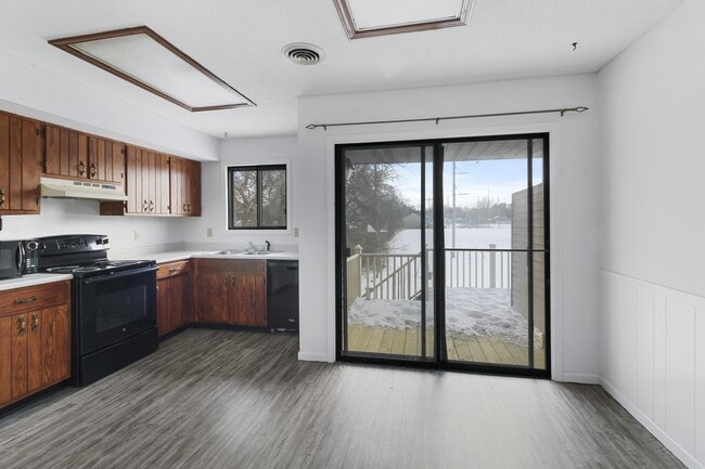 Building Photo - 1305 Christopher Cir