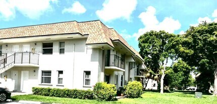 Building Photo - 7111 SW 129th Ave