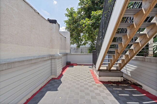 Building Photo - 1826 W Montgomery Ave