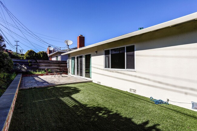 Building Photo - 3 Bed / 2 Bath San Bruno home in highly so...