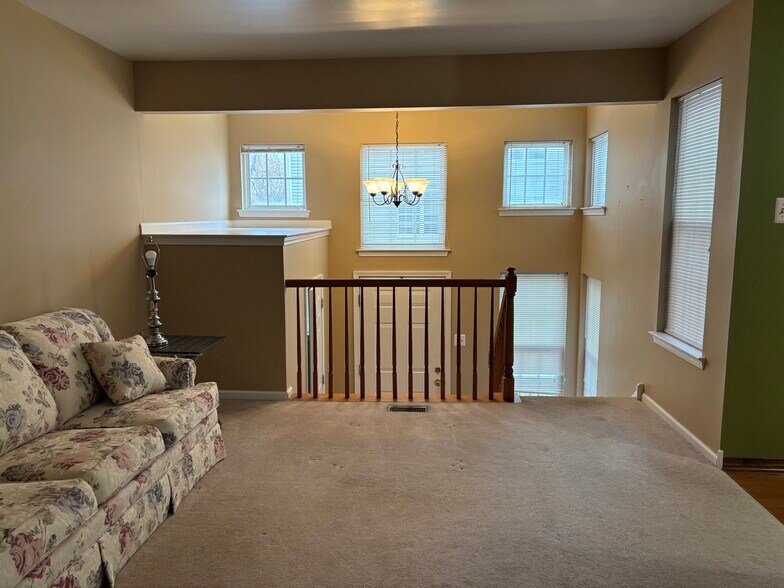 Building Photo - 637 Muhlenberg Dr