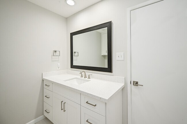 Building Photo - 2818 Green Fields Dr