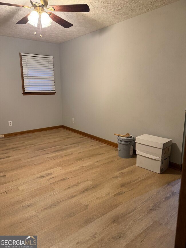 Building Photo - 8282 Dawn Dr
