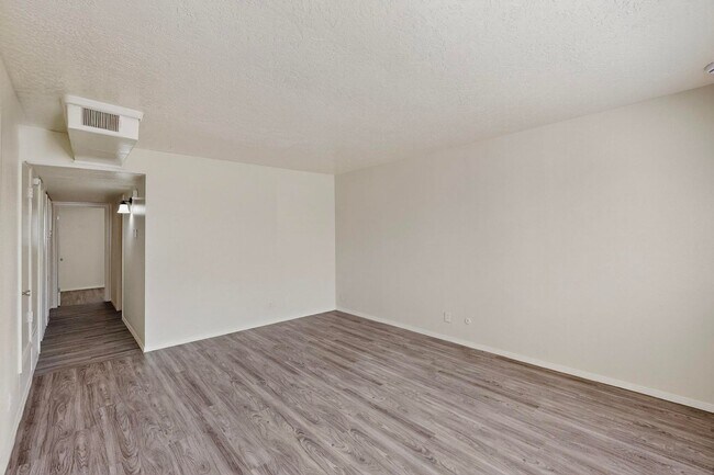 Building Photo - NE House 3/bd 1.75/ba 1/cg
