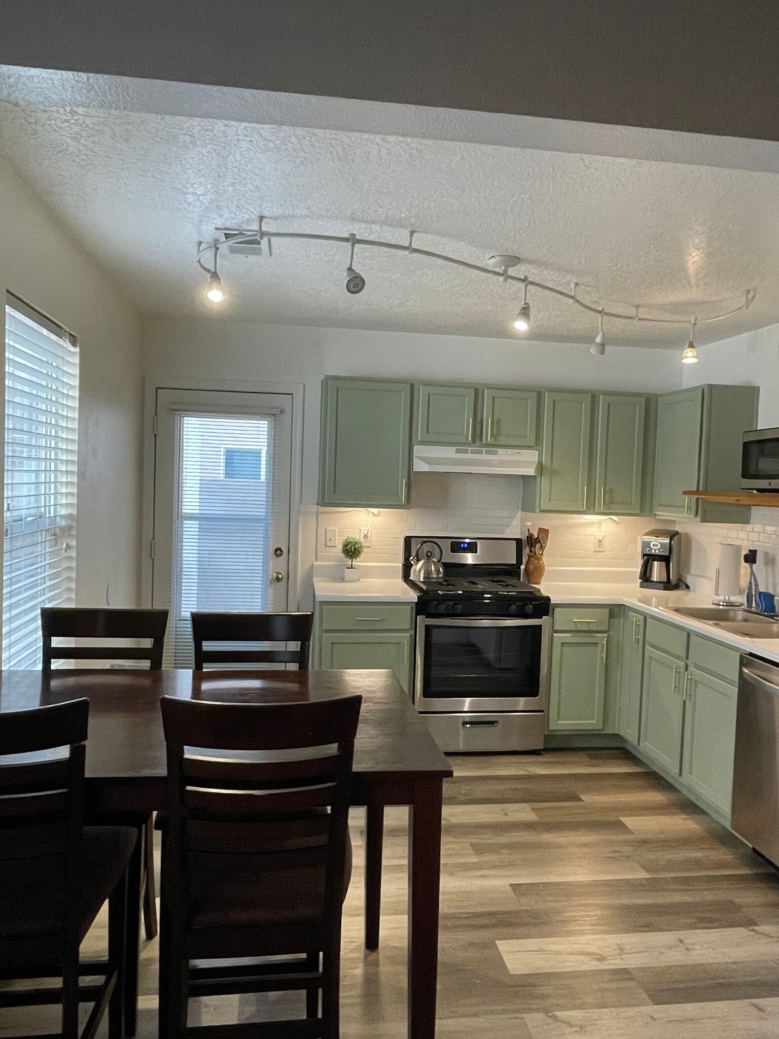 Building Photo - 10605 Pueblo Plz NW