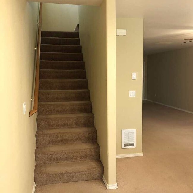 Building Photo - 1973 SW Canyon Dr