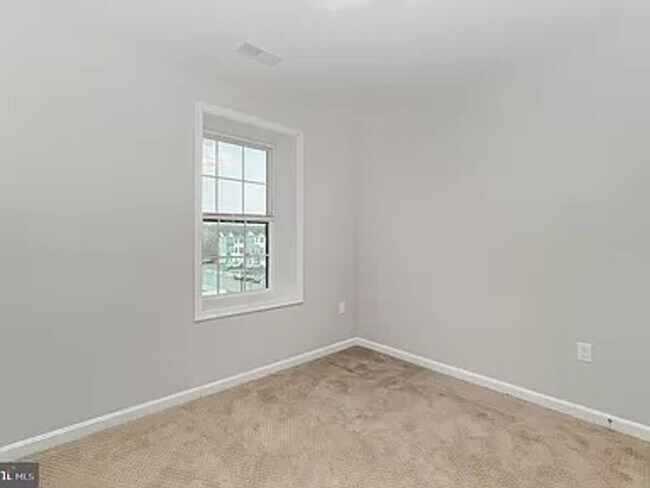 Building Photo - 3 Bedroom Townhome in Hanover