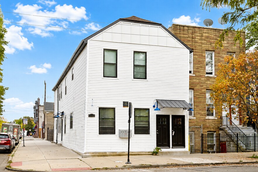 Building Photo - 1901 W 21st Pl