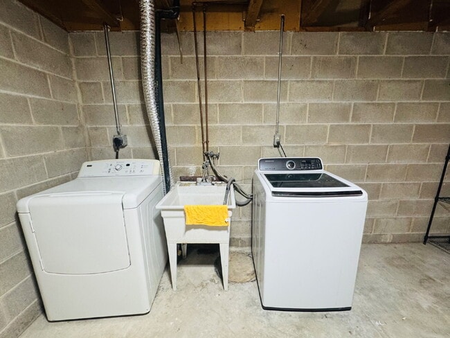 Building Photo - 14600 Hampshire Pl