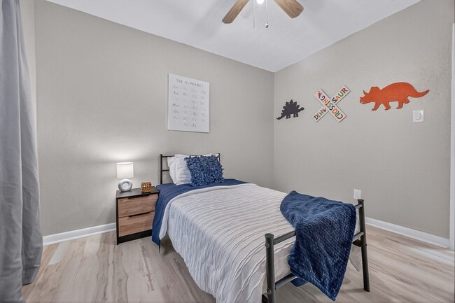 Building Photo - 901 S Madison Dr