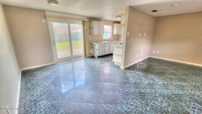 Building Photo - 2472 Fernside Rd