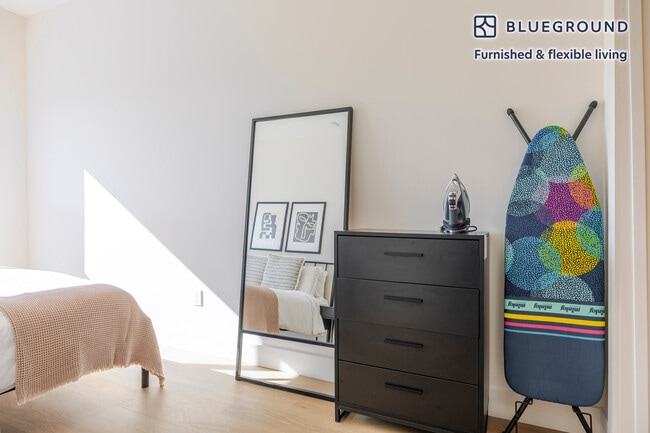 Building Photo - 611 N Virgil Ave