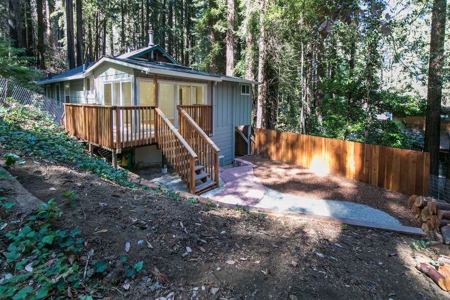 Building Photo - 504 Eden Ave