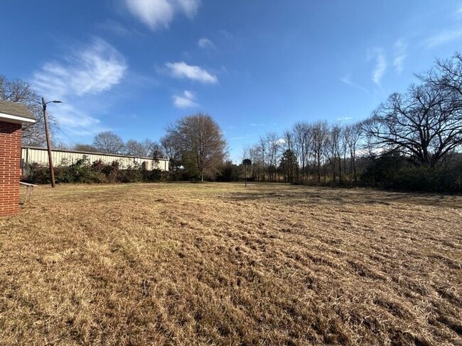 Building Photo - T.R. Lawing Realty Property