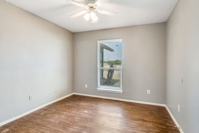 Building Photo - A Perfect Escape: 3 Bedroom House