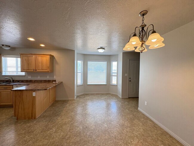 Building Photo - Clark Parkway Home