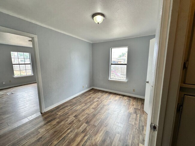 Building Photo - 3 Bedroom 1 Bathroom in Central Amarillo