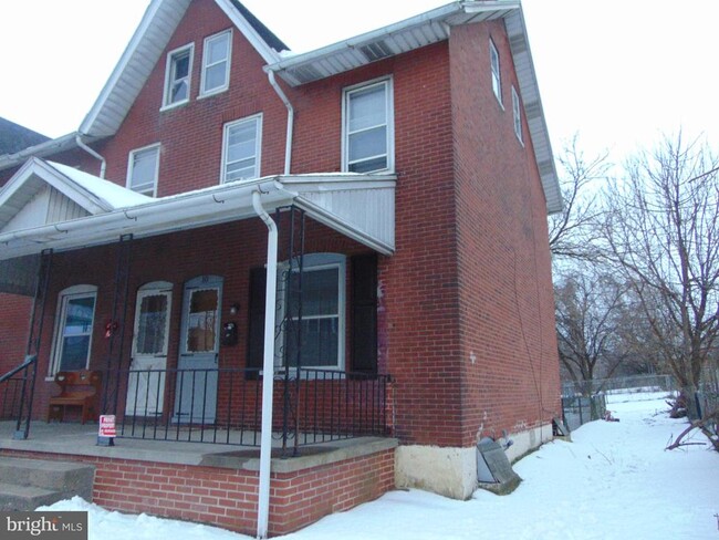 Primary Photo - 10 Strode Ave