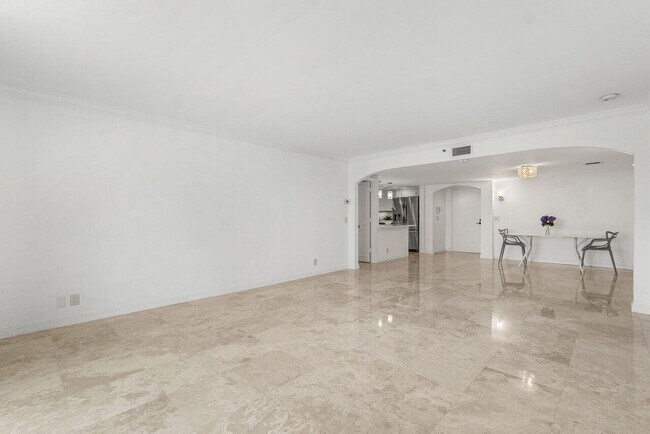 Building Photo - 4201 N Ocean Blvd