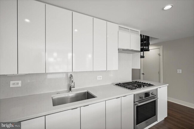 Building Photo - 1311 13th St NW