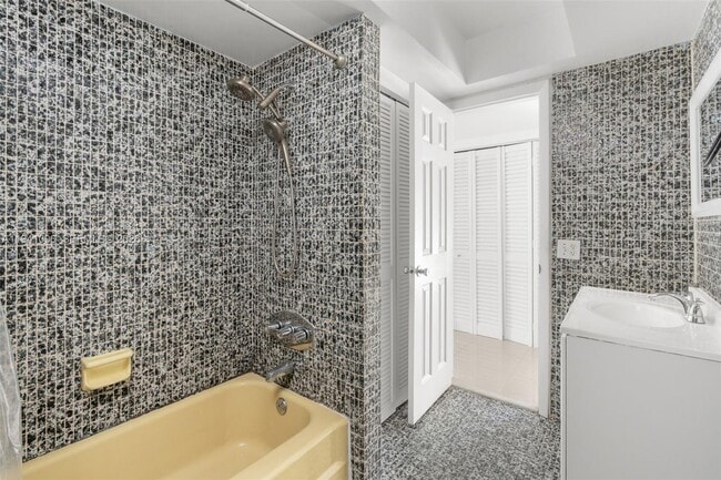 Building Photo - 3805 SW 54th Ave