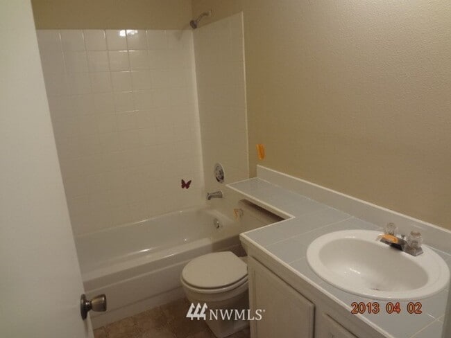 Building Photo - Spacious Condo in Renton