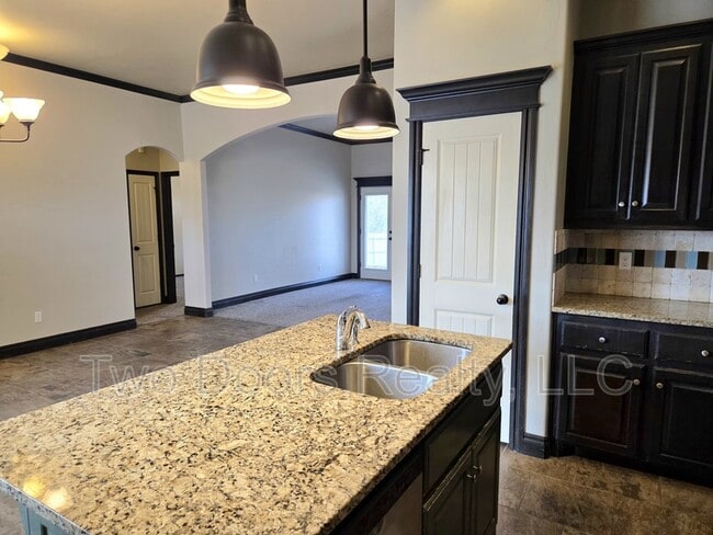 Building Photo - 19217 Grassmere Way