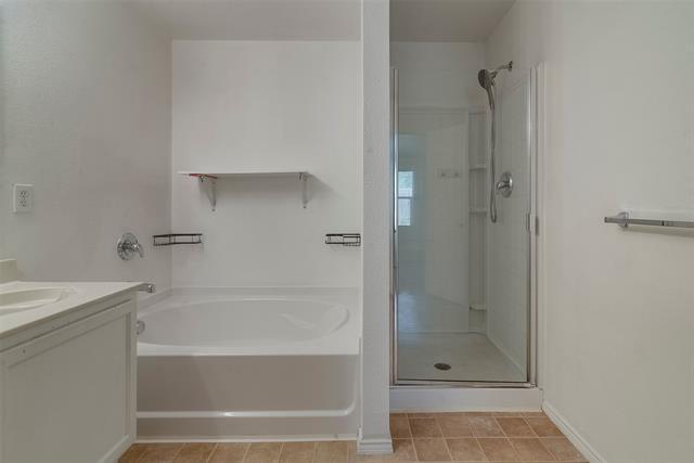 Building Photo - 2901 Saddle Dr