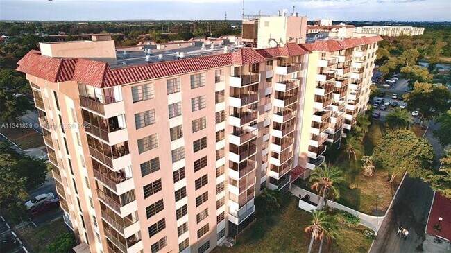 Building Photo - 4174 Inverrary Dr
