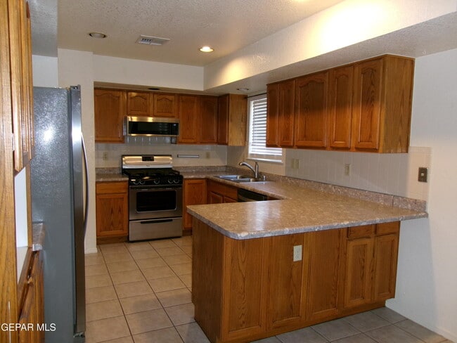 Building Photo - 7005 Black Ridge Dr